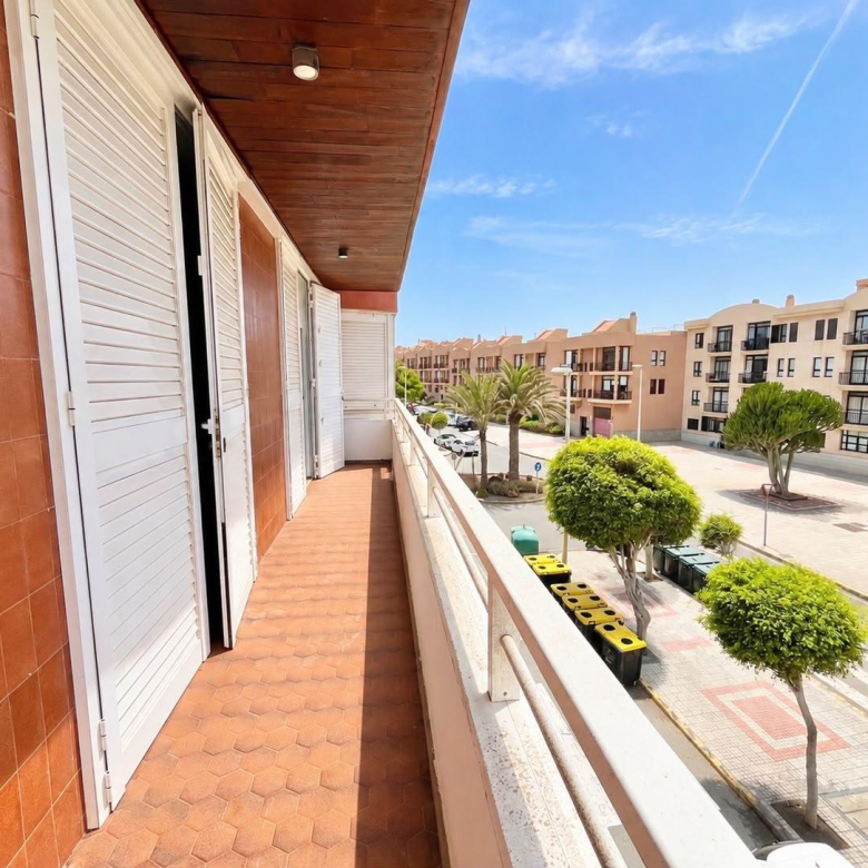 PISO DE 3 DORMITORIOS EN PRIMERA PLANTA Y EN PRIMERA LÍNEA DE PLAYA – CON ACCESO DIRECTO A LA PLAYA – SIN ASCENSOR
