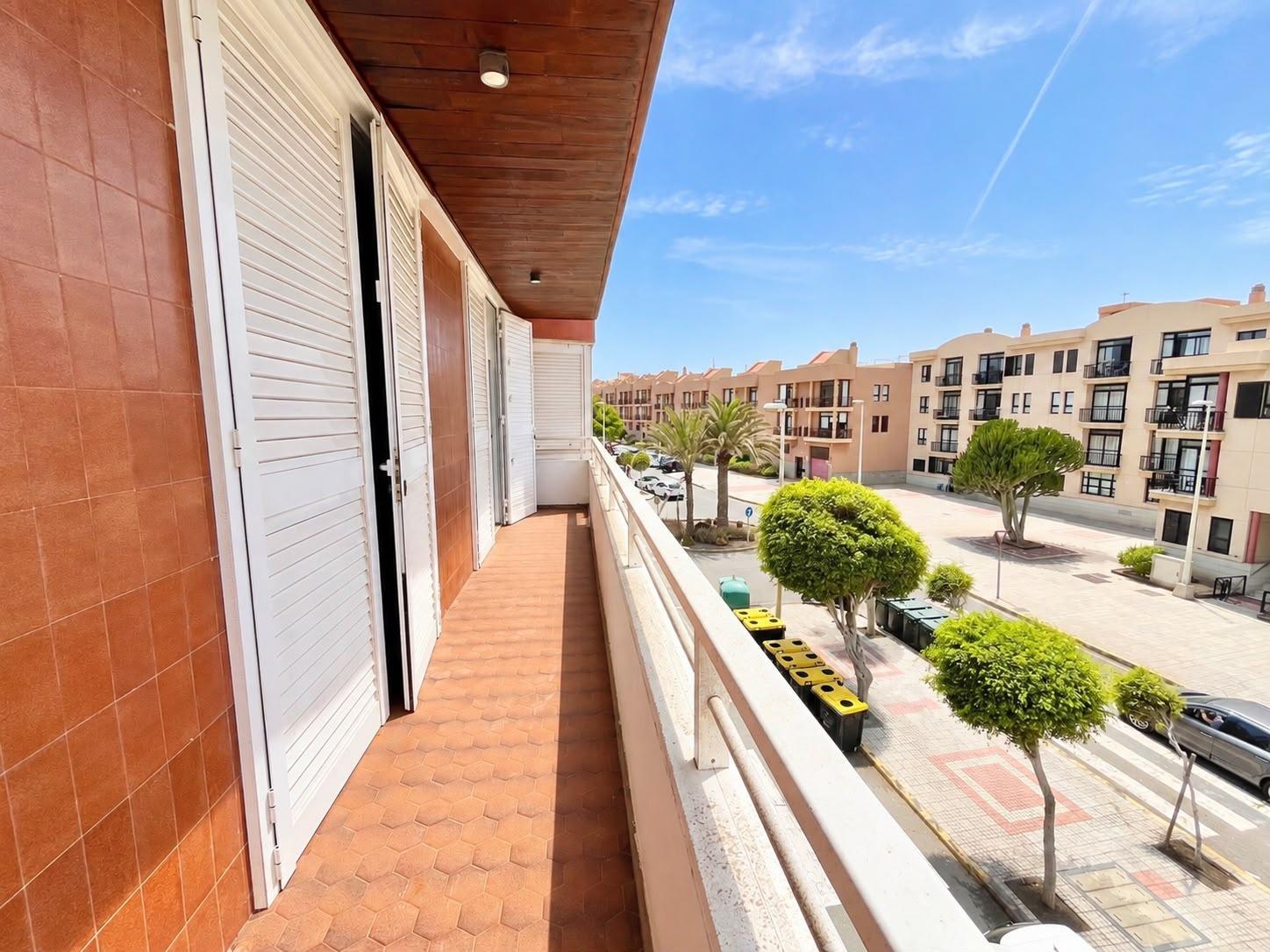 PISO DE 3 DORMITORIOS EN PRIMERA PLANTA Y EN PRIMERA LÍNEA DE PLAYA – CON ACCESO DIRECTO A LA PLAYA – SIN ASCENSOR