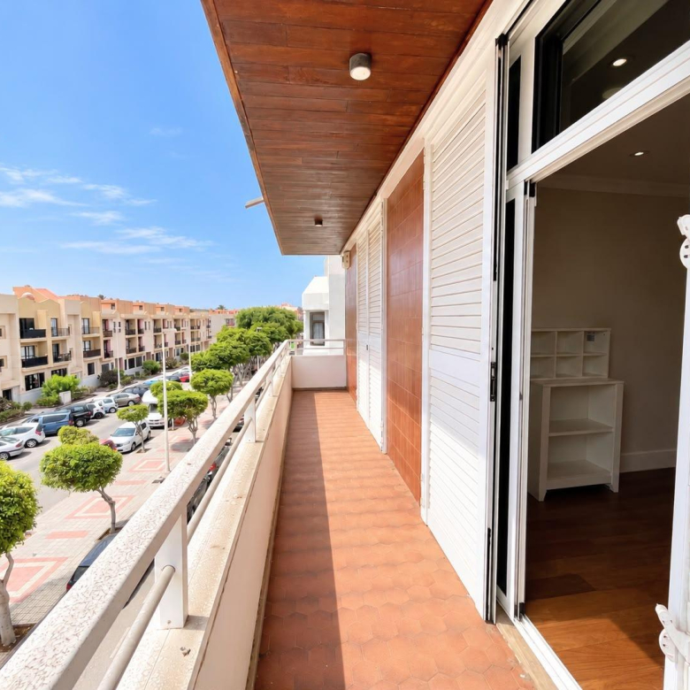PISO DE 3 DORMITORIOS EN PRIMERA PLANTA Y EN PRIMERA LÍNEA DE PLAYA – CON ACCESO DIRECTO A LA PLAYA – SIN ASCENSOR
