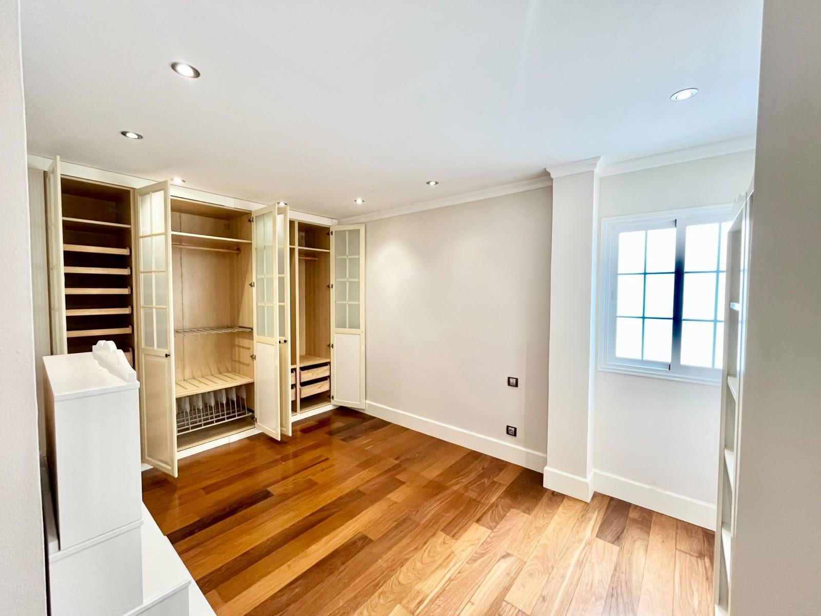 PISO DE 3 DORMITORIOS EN PRIMERA PLANTA Y EN PRIMERA LÍNEA DE PLAYA – CON ACCESO DIRECTO A LA PLAYA – SIN ASCENSOR