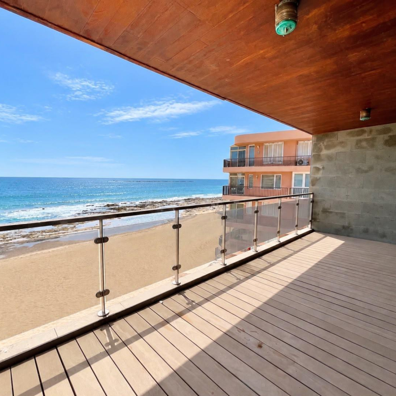 PISO DE 3 DORMITORIOS EN PRIMERA PLANTA Y EN PRIMERA LÍNEA DE PLAYA – CON ACCESO DIRECTO A LA PLAYA – SIN ASCENSOR
