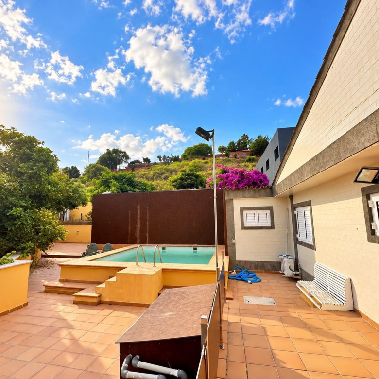 CHALET INDEPENDIENTE de 4 DORMITORIOS CON PISCINA EN SANTA BRÍGIDA
