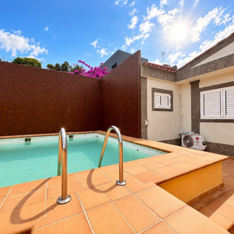 CHALET INDEPENDIENTE de 4 DORMITORIOS CON PISCINA EN SANTA BRÍGIDA