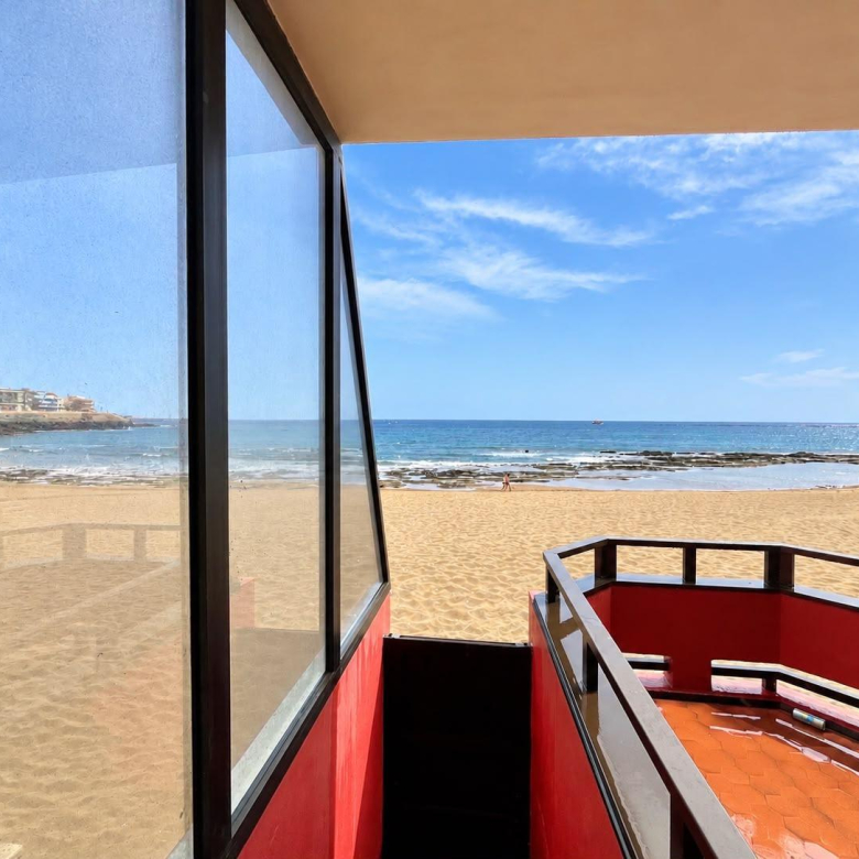 PISO DE 3 DORMITORIOS EN PRIMERA PLANTA Y EN PRIMERA LÍNEA DE PLAYA – CON ACCESO DIRECTO A LA PLAYA – SIN ASCENSOR