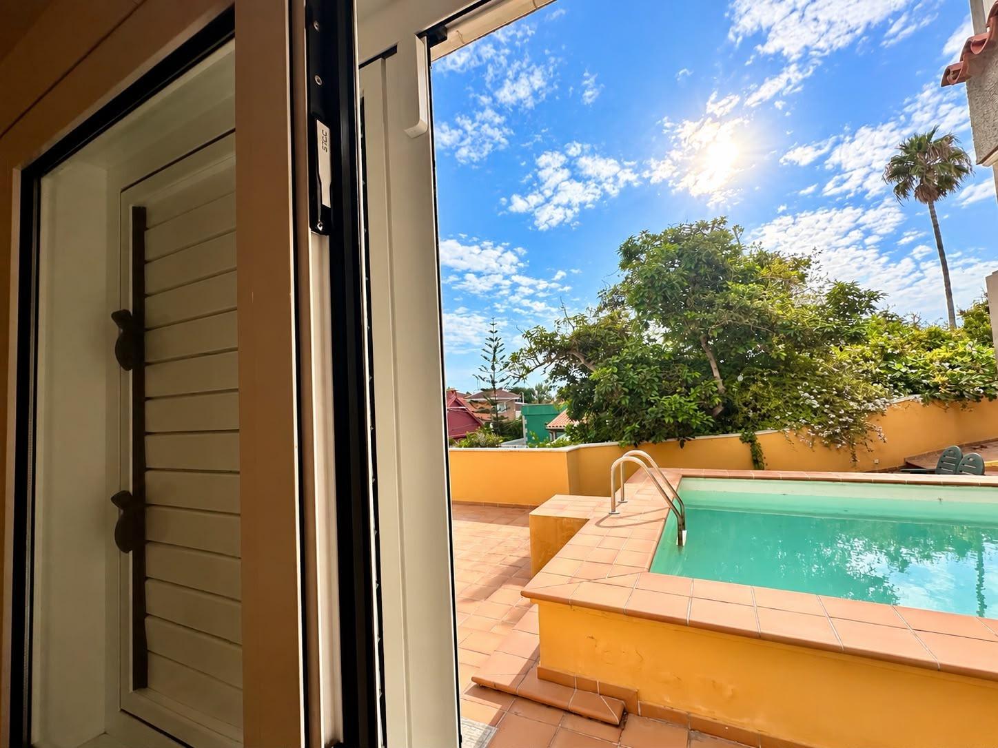 CHALET INDEPENDIENTE de 4 DORMITORIOS CON PISCINA EN SANTA BRÍGIDA