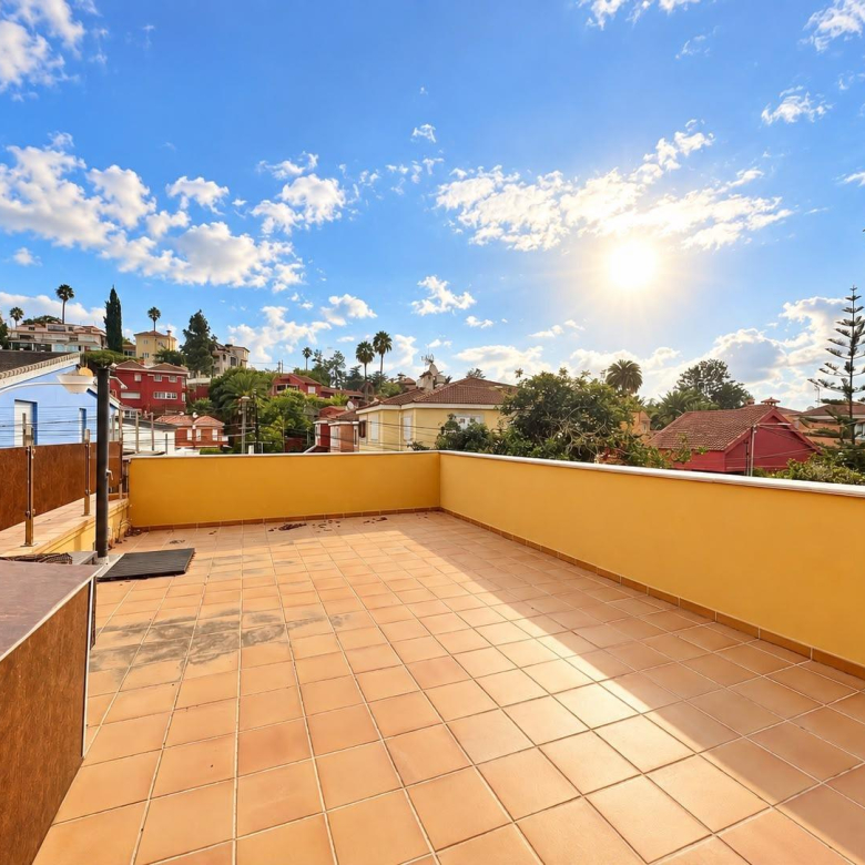 CHALET INDEPENDIENTE de 4 DORMITORIOS CON PISCINA EN SANTA BRÍGIDA