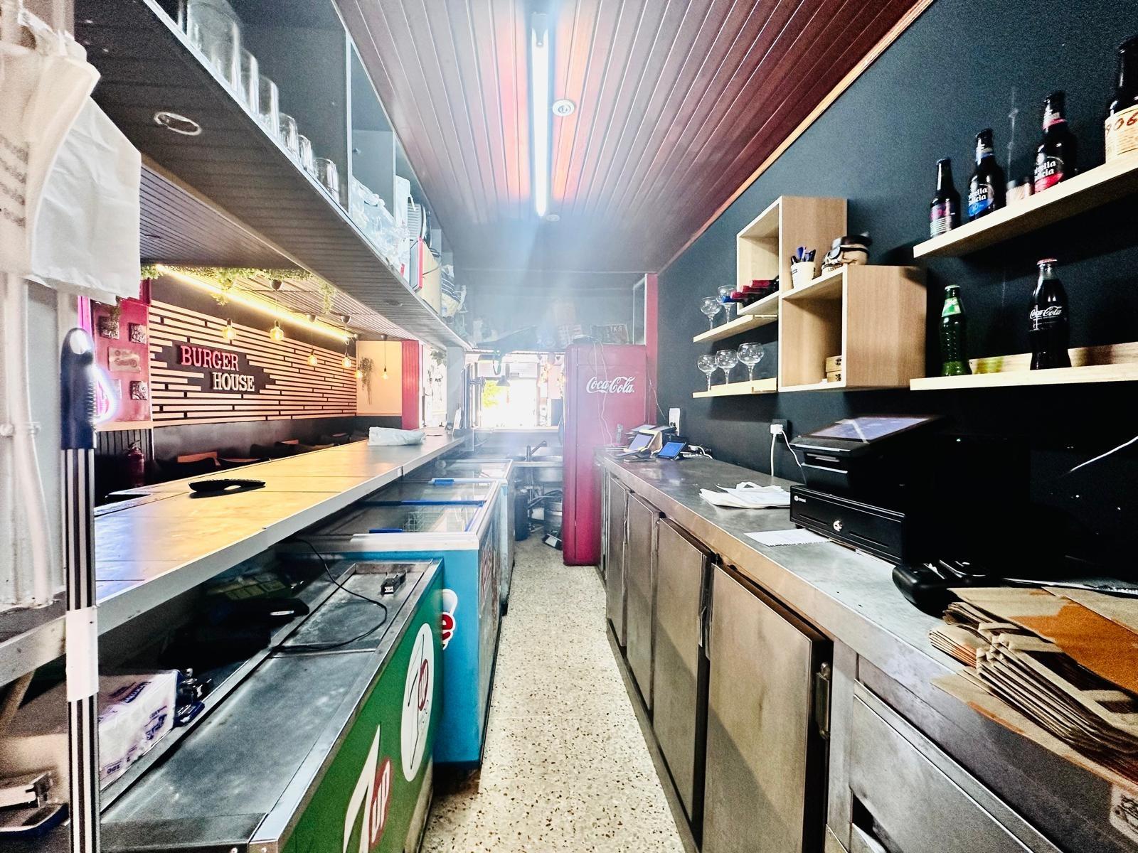 Restaurante en TRASPASO de 120 m² con clientela y ubicación de alto tránsito en el Cruce de Arinaga