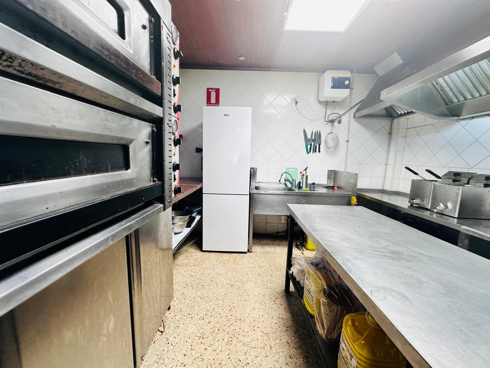 Restaurante en TRASPASO de 120 m² con clientela y ubicación de alto tránsito en el Cruce de Arinaga