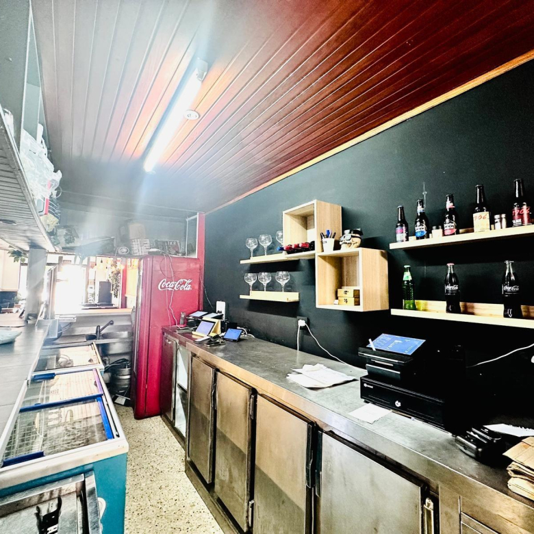 Restaurante en TRASPASO de 120 m² con clientela y ubicación de alto tránsito en el Cruce de Arinaga