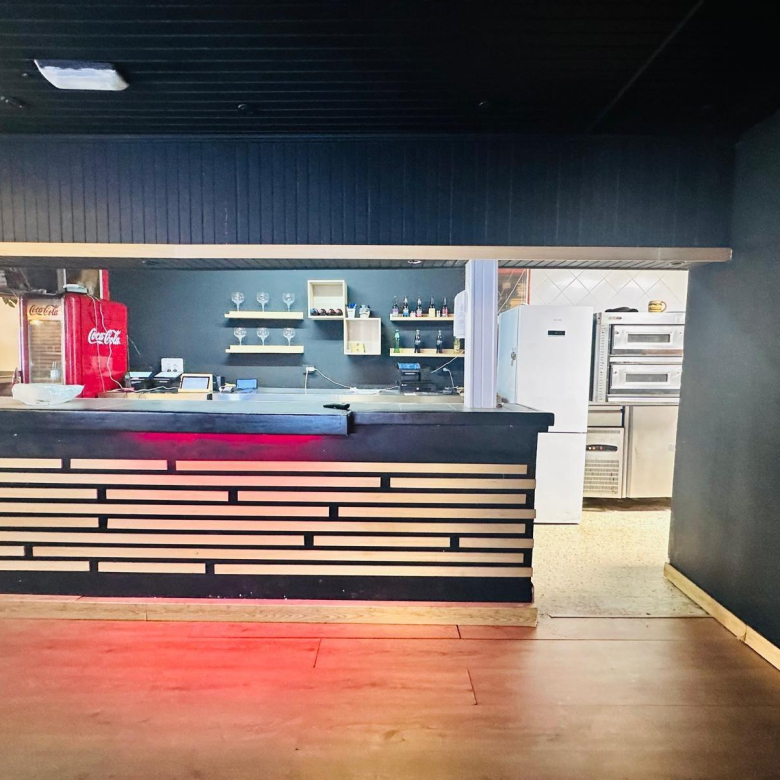 Restaurante en TRASPASO de 120 m² con clientela y ubicación de alto tránsito en el Cruce de Arinaga