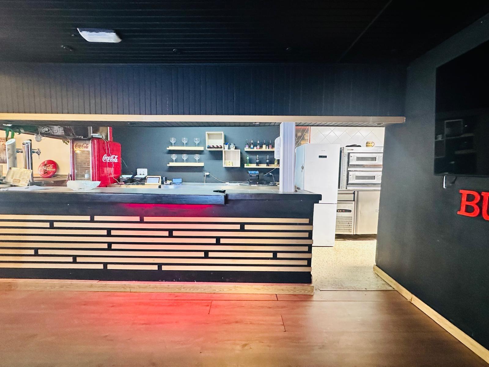 Restaurante en TRASPASO de 120 m² con clientela y ubicación de alto tránsito en el Cruce de Arinaga