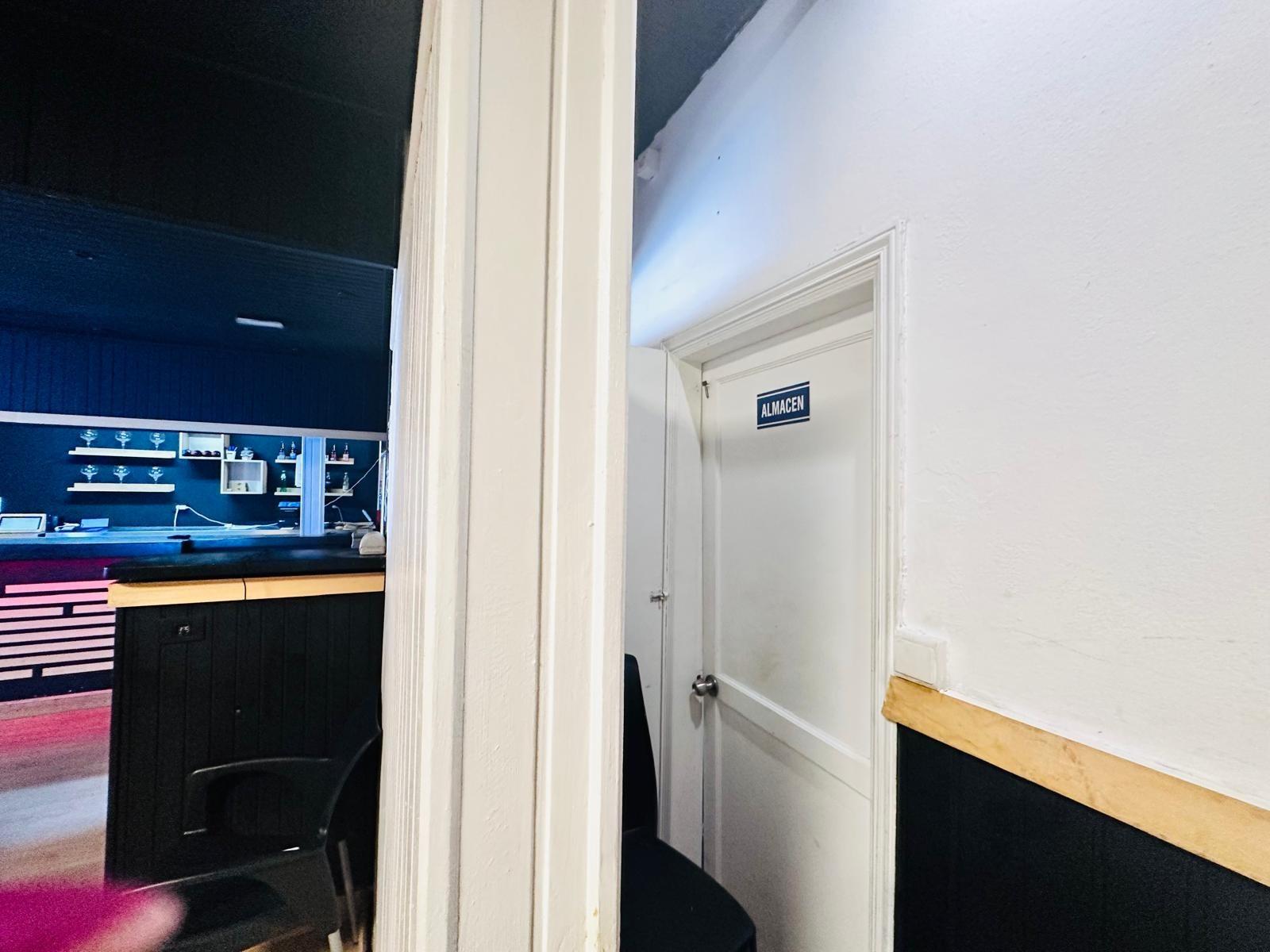 Restaurante en TRASPASO de 120 m² con clientela y ubicación de alto tránsito en el Cruce de Arinaga