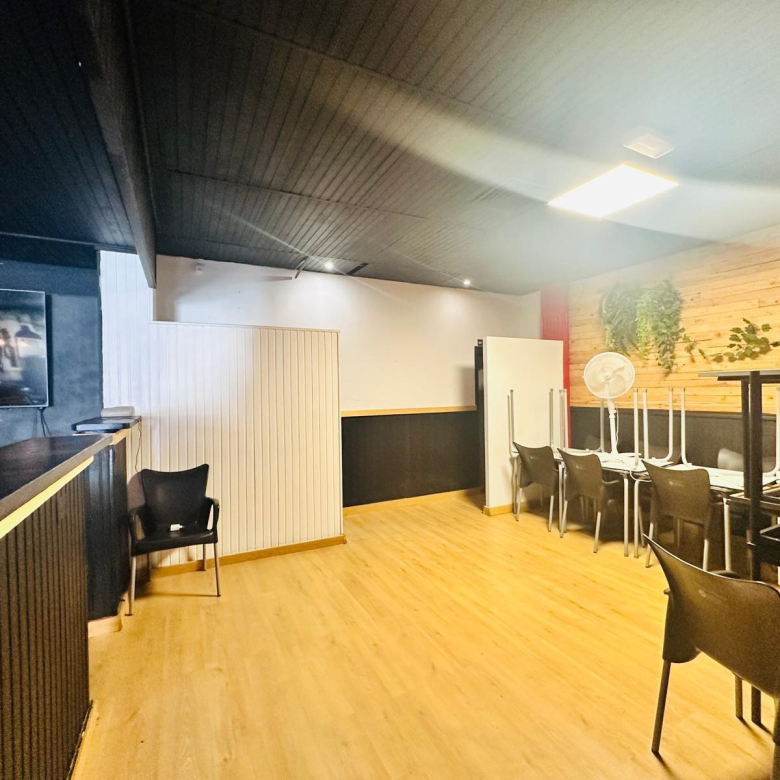 Restaurante en TRASPASO de 120 m² con clientela y ubicación de alto tránsito en el Cruce de Arinaga