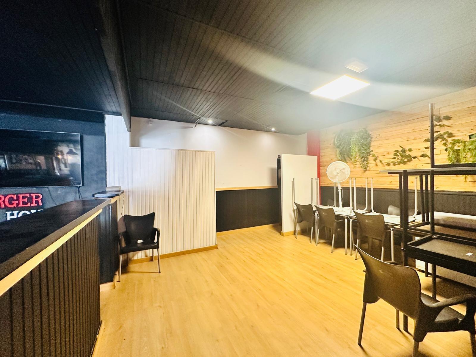 Restaurante en TRASPASO de 120 m² con clientela y ubicación de alto tránsito en el Cruce de Arinaga