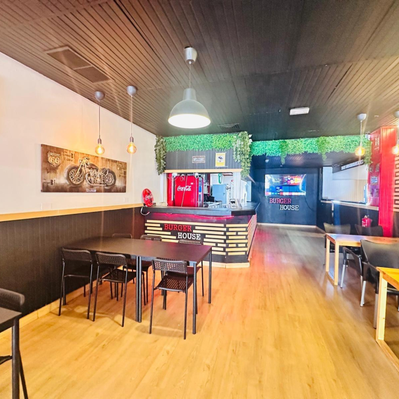Restaurante en TRASPASO de 120 m² con clientela y ubicación de alto tránsito en el Cruce de Arinaga