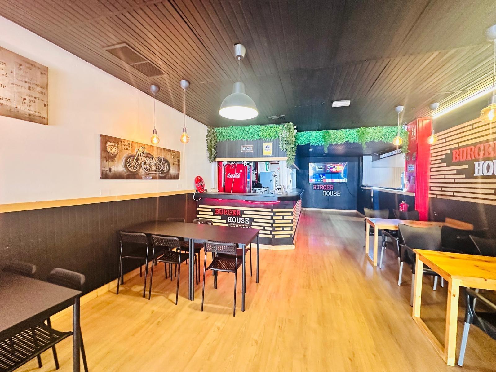 Restaurante en TRASPASO de 120 m² con clientela y ubicación de alto tránsito en el Cruce de Arinaga