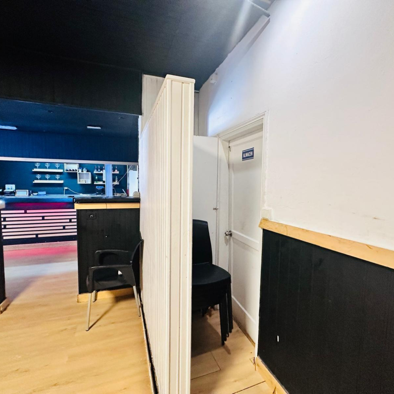 Restaurante en TRASPASO de 120 m² con clientela y ubicación de alto tránsito en el Cruce de Arinaga