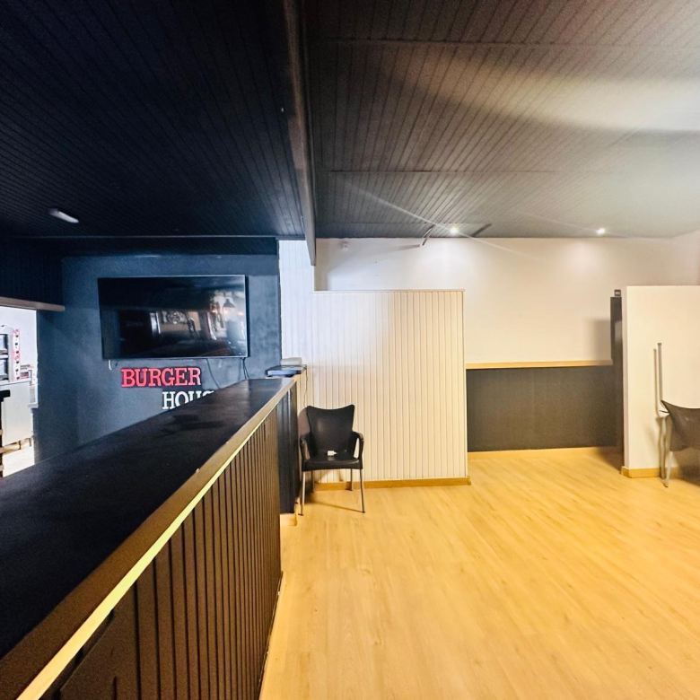 Restaurante en TRASPASO de 120 m² con clientela y ubicación de alto tránsito en el Cruce de Arinaga