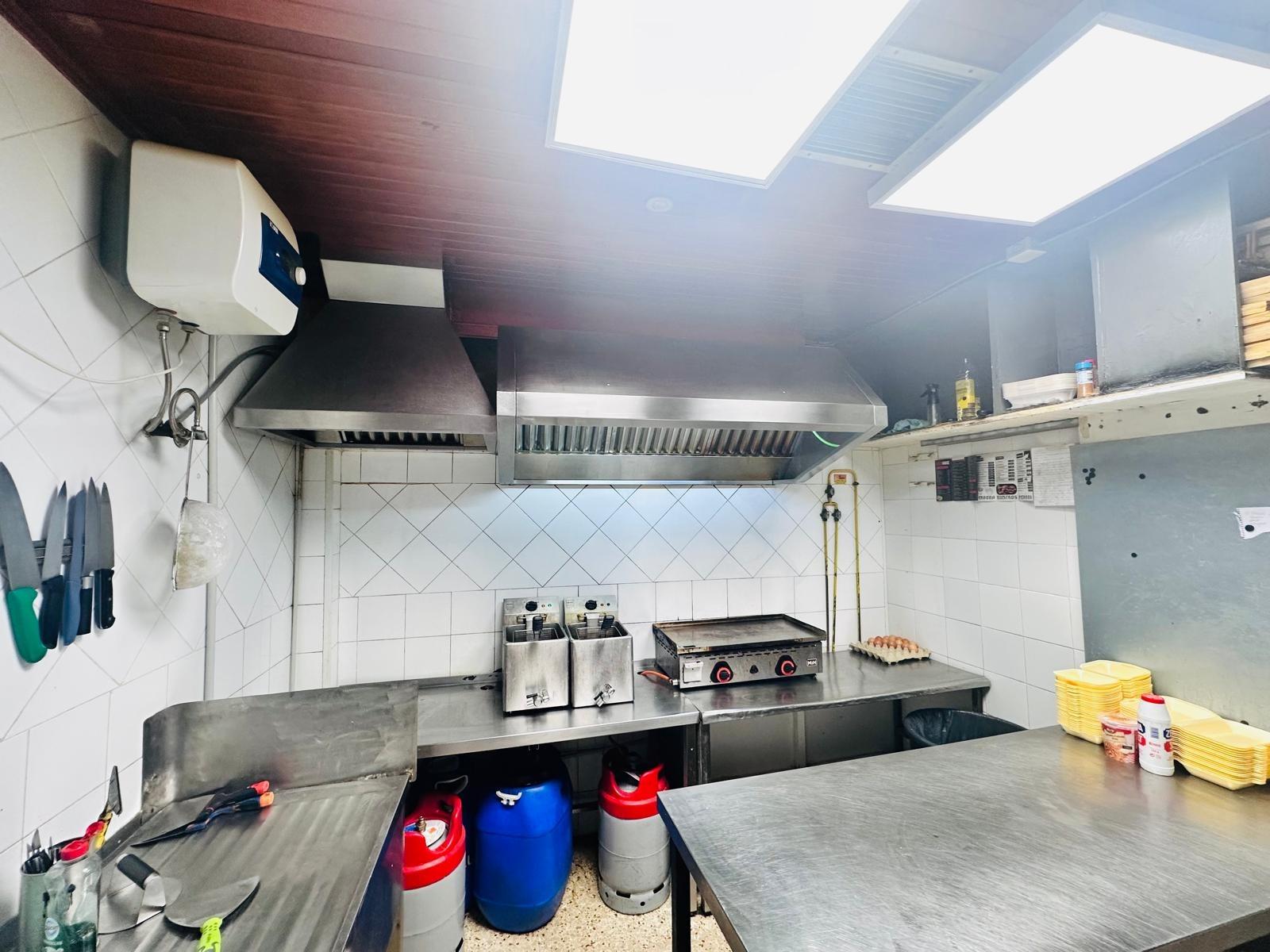 Restaurante en TRASPASO de 120 m² con clientela y ubicación de alto tránsito en el Cruce de Arinaga
