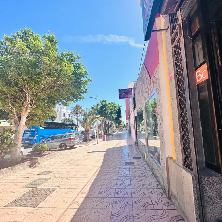 Restaurante en TRASPASO de 120 m² con clientela y ubicación de alto tránsito en el Cruce de Arinaga