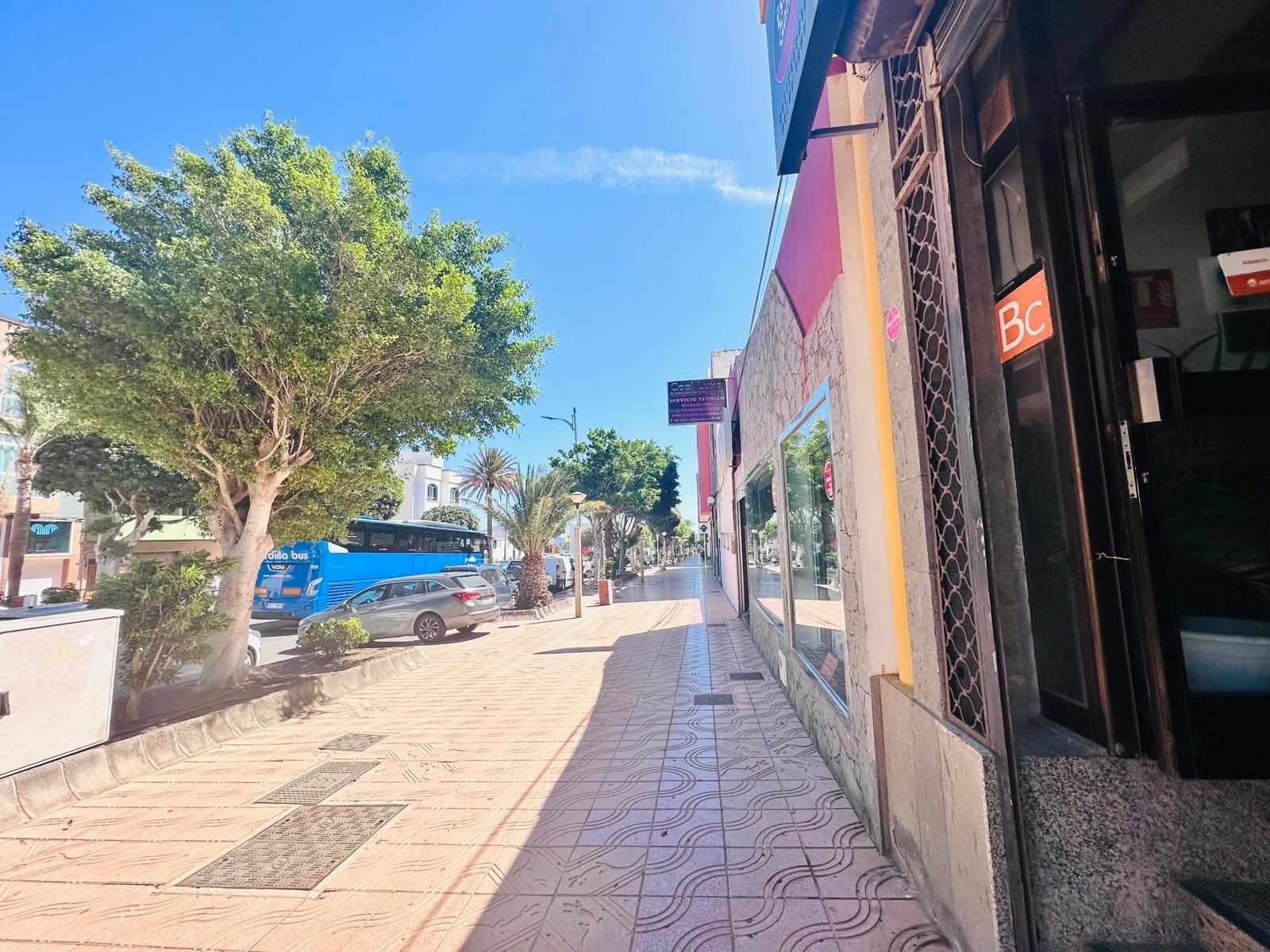 Restaurante en TRASPASO de 120 m² con clientela y ubicación de alto tránsito en el Cruce de Arinaga
