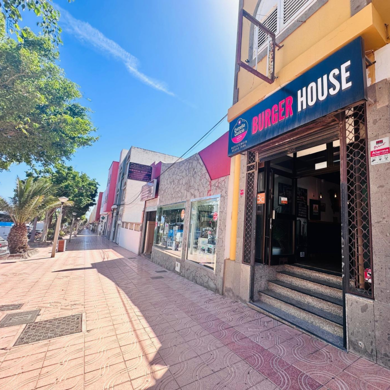 Restaurante en TRASPASO de 120 m² con clientela y ubicación de alto tránsito en el Cruce de Arinaga