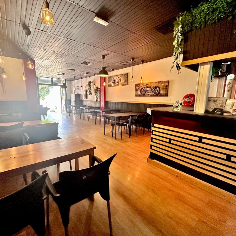 Restaurante en TRASPASO de 120 m² con clientela y ubicación de alto tránsito en el Cruce de Arinaga