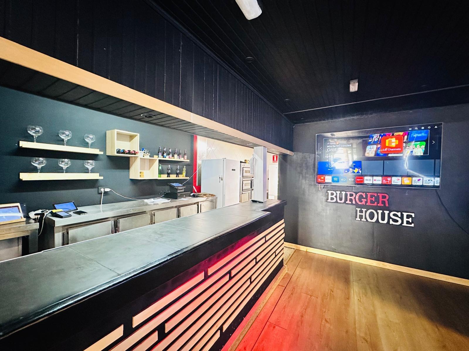 Restaurante en TRASPASO de 120 m² con clientela y ubicación de alto tránsito en el Cruce de Arinaga