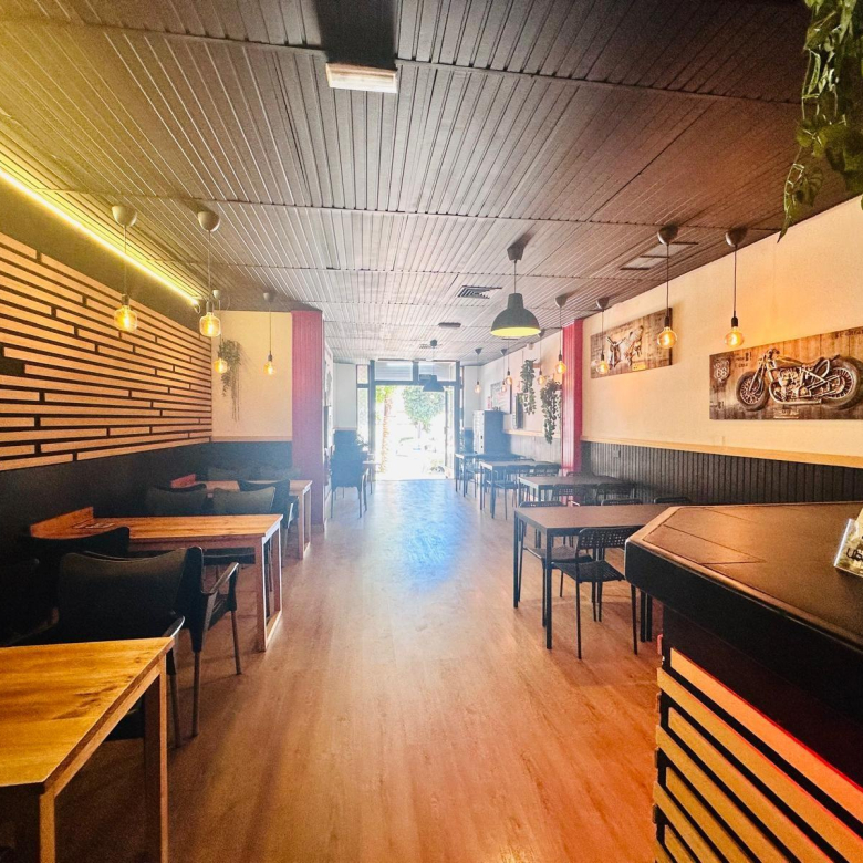 Restaurante en TRASPASO de 120 m² con clientela y ubicación de alto tránsito en el Cruce de Arinaga
