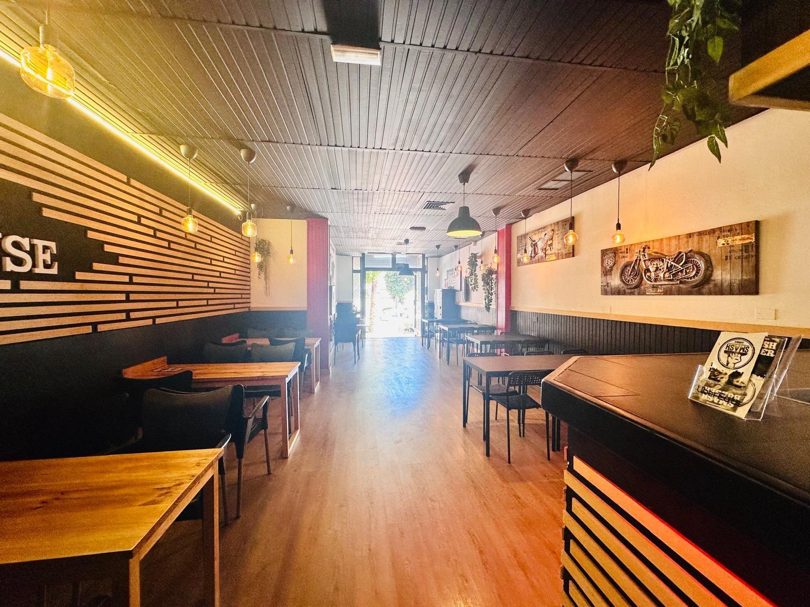 Restaurante en TRASPASO de 120 m² con clientela y ubicación de alto tránsito en el Cruce de Arinaga