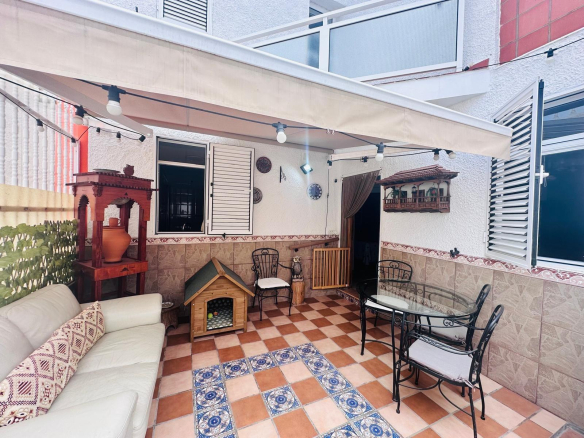 FANTÁSTICO DÚPLEX PAREADO CON 4 DORMITORIOS, 2 COCINAS Y 2 TERRAZAS EN ALQUILER DE TEMPORADA – PUERTO RICO