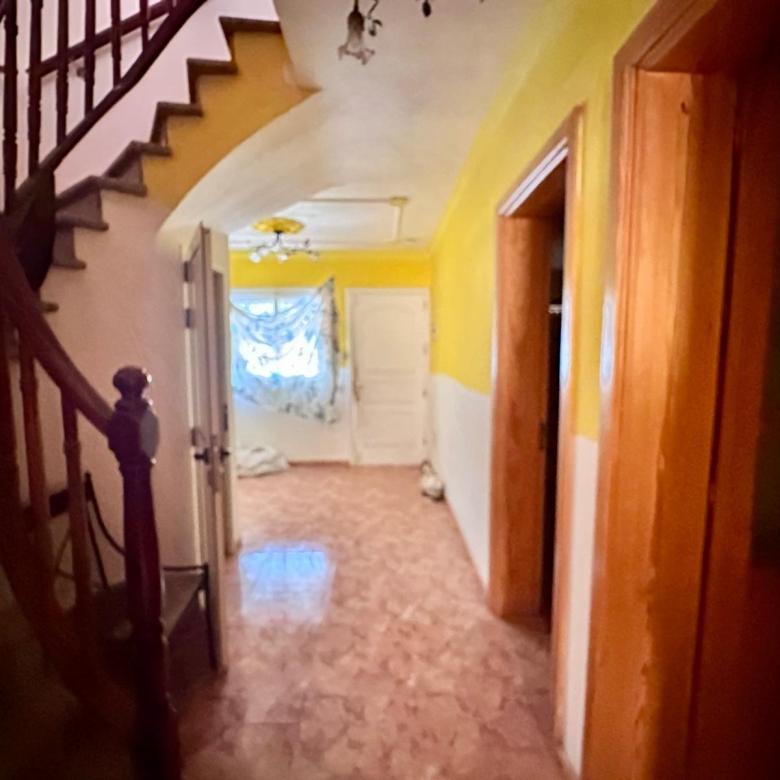 Dúplex con muchísimo potencial de 3 dormitorios, 2 baños y garaje en El Doctoral, Vecindario.