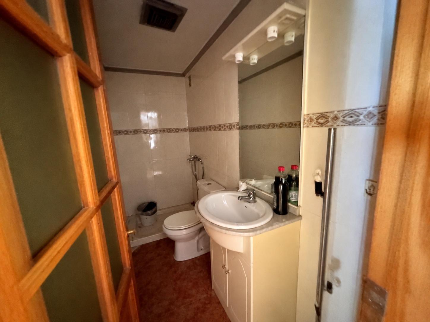 Dúplex con muchísimo potencial de 3 dormitorios, 2 baños y garaje en El Doctoral, Vecindario.