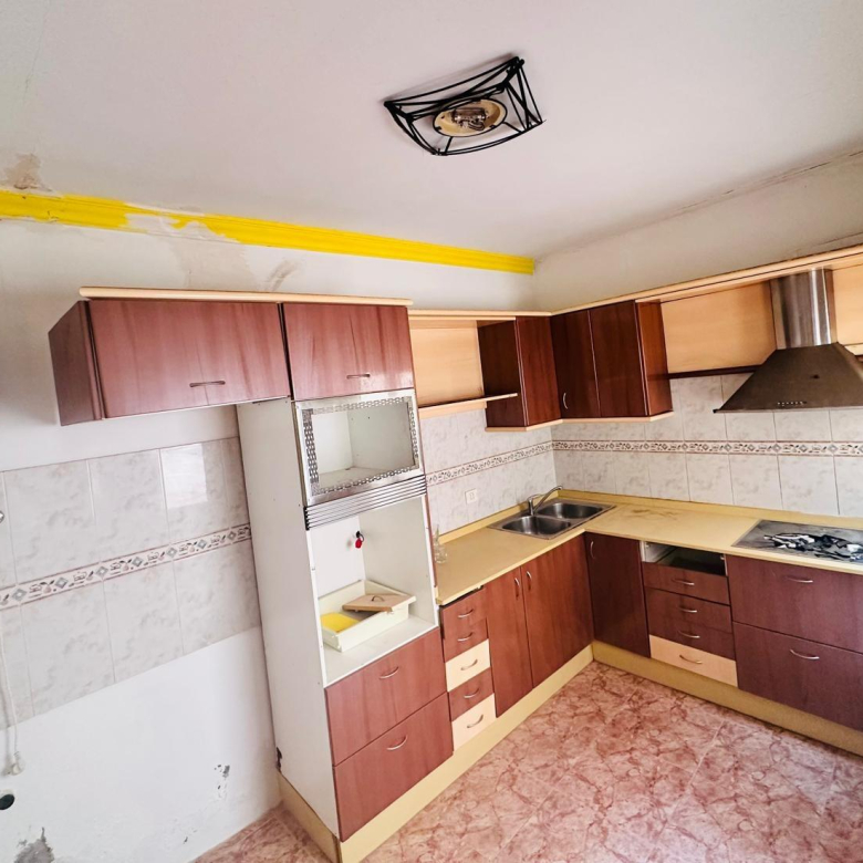 Dúplex con muchísimo potencial de 3 dormitorios, 2 baños y garaje en El Doctoral, Vecindario.
