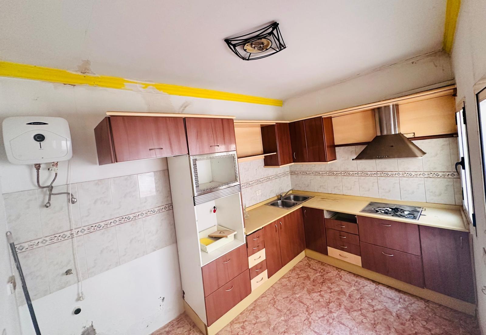 Dúplex con muchísimo potencial de 3 dormitorios, 2 baños y garaje en El Doctoral, Vecindario.