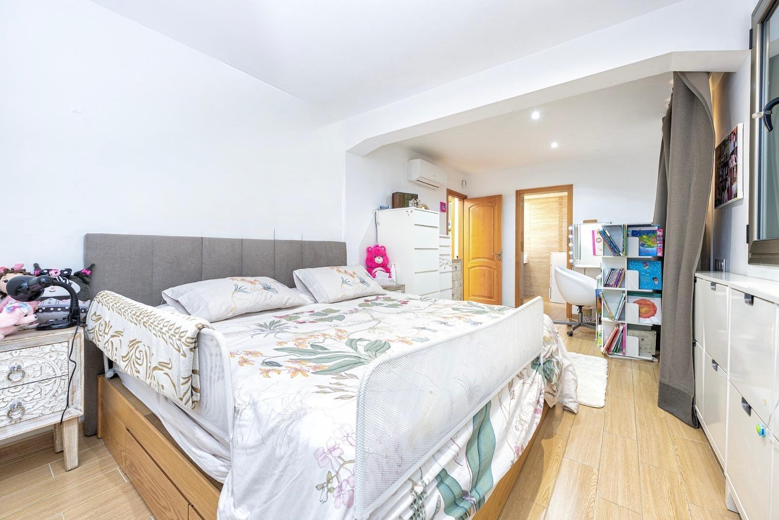Vivienda de 4 dormitorios, 5 baños y piscina privada en una sola planta en pleno centro de Playa del Inglés