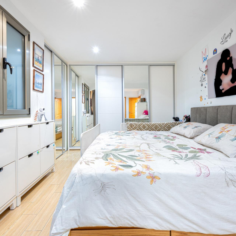 Vivienda de 4 dormitorios, 5 baños y piscina privada en una sola planta en pleno centro de Playa del Inglés