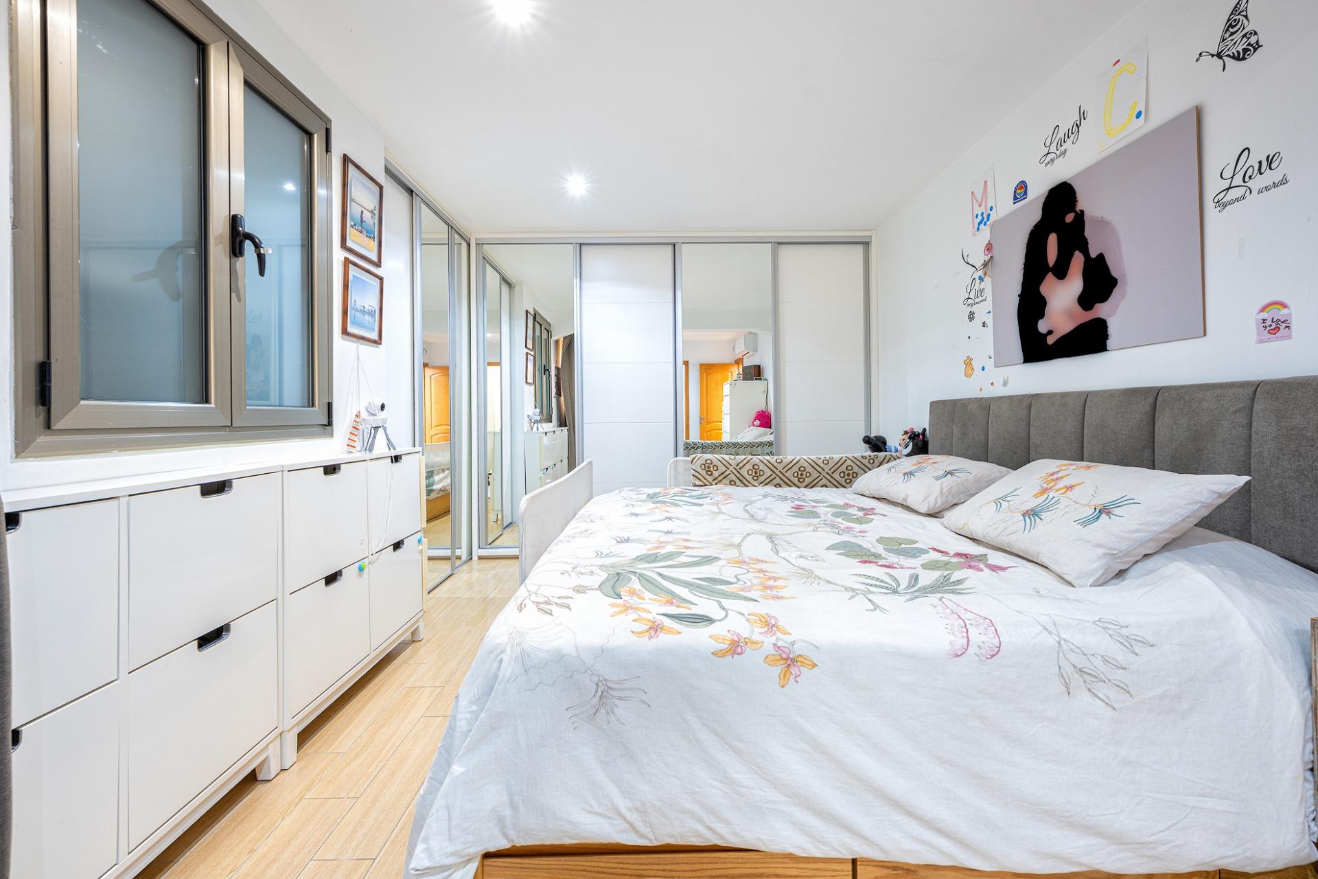 Vivienda de 4 dormitorios, 5 baños y piscina privada en una sola planta en pleno centro de Playa del Inglés