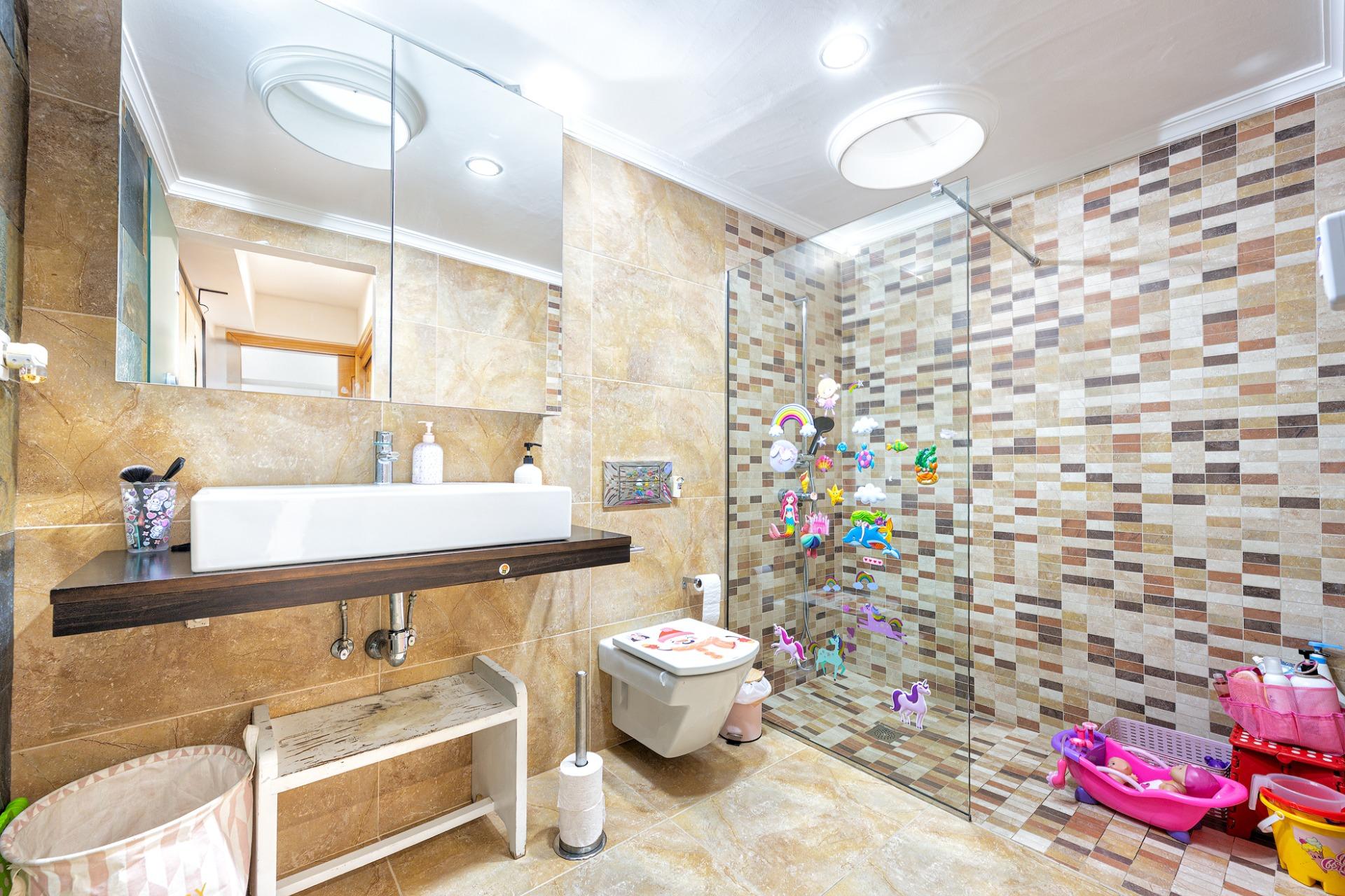 Vivienda de 4 dormitorios, 5 baños y piscina privada en una sola planta en pleno centro de Playa del Inglés
