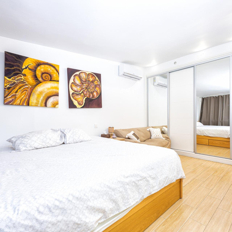 Vivienda de 4 dormitorios, 5 baños y piscina privada en una sola planta en pleno centro de Playa del Inglés