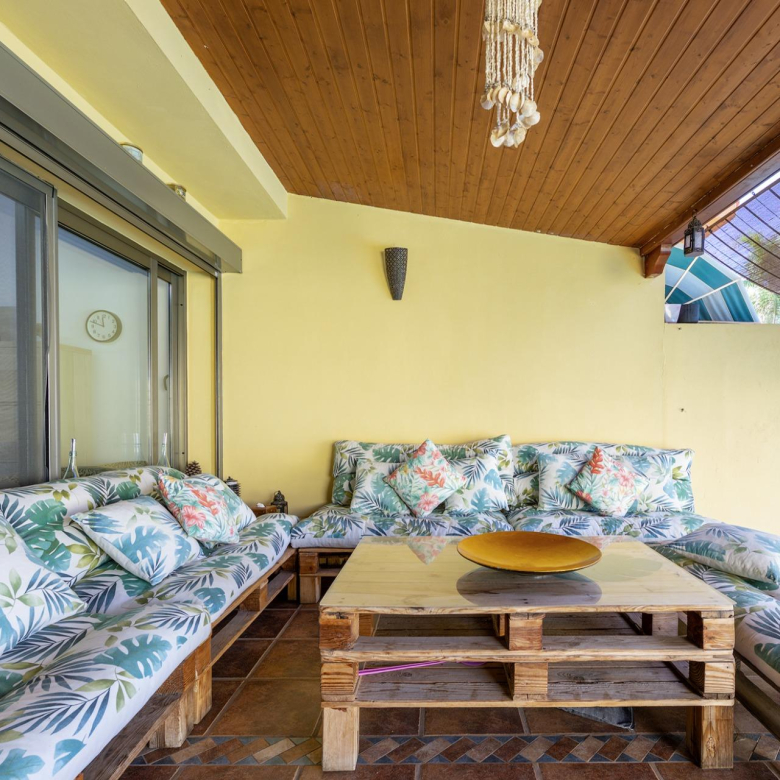 Vivienda de 4 dormitorios, 5 baños y piscina privada en una sola planta en pleno centro de Playa del Inglés