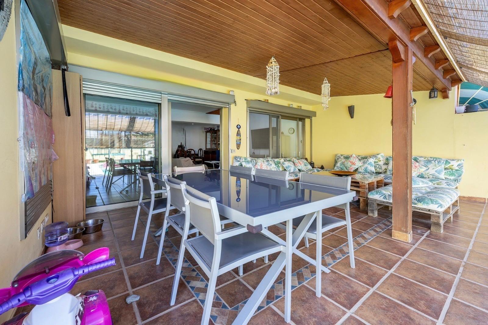 Vivienda de 4 dormitorios, 5 baños y piscina privada en una sola planta en pleno centro de Playa del Inglés