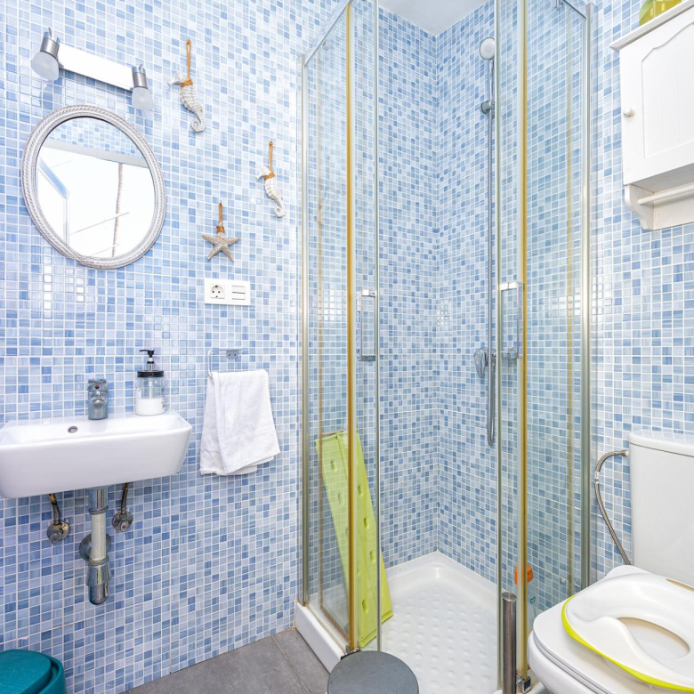 Vivienda de 4 dormitorios, 5 baños y piscina privada en una sola planta en pleno centro de Playa del Inglés