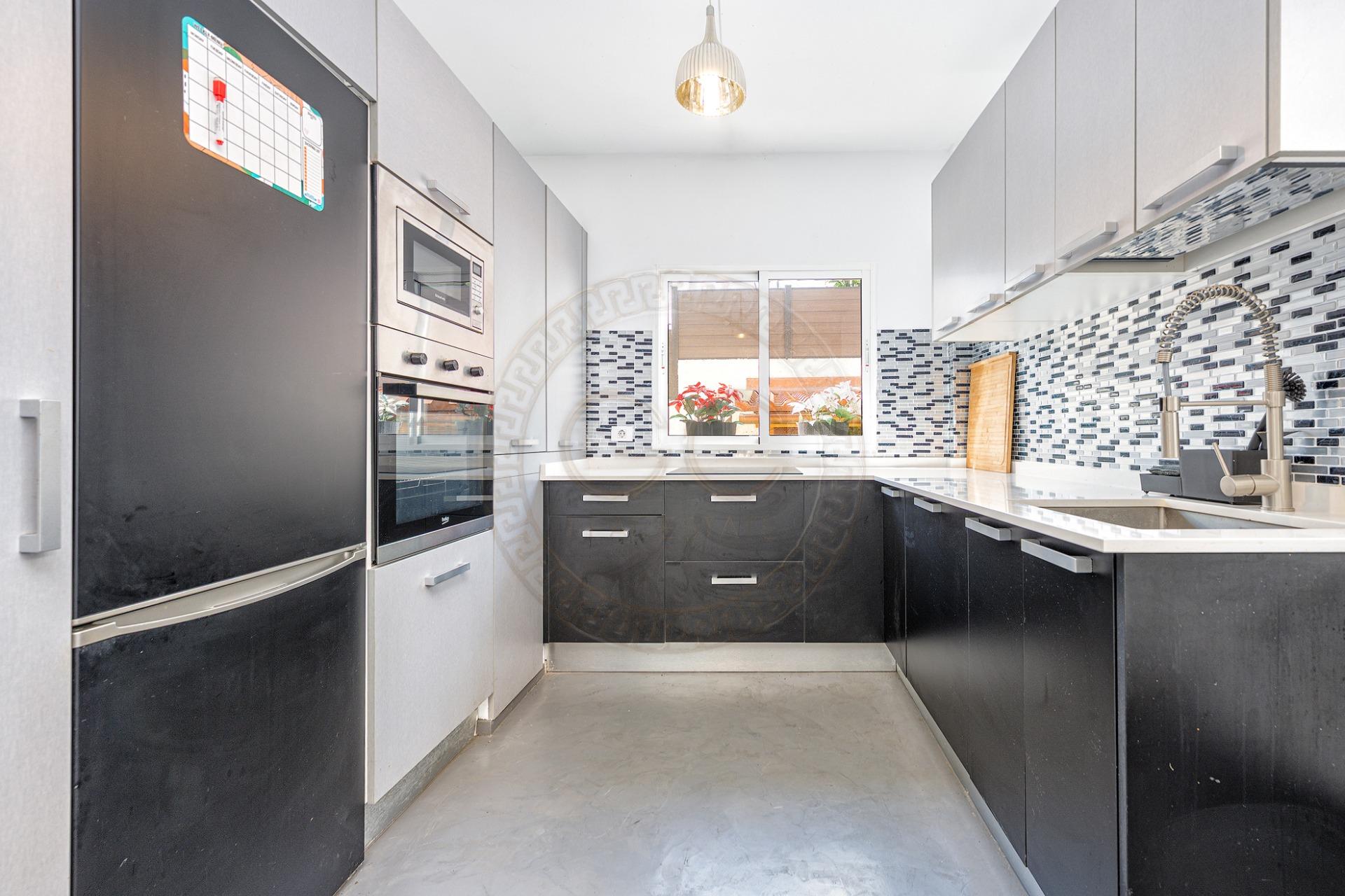 VIVE – SUEÑA – SÉ FELIZ: CASA CON PISCINA PRIVADA EN LAS PALMAS