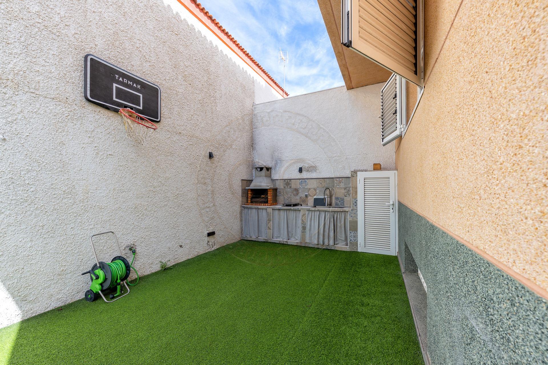 VIVE – SUEÑA – SÉ FELIZ: CASA CON PISCINA PRIVADA EN LAS PALMAS